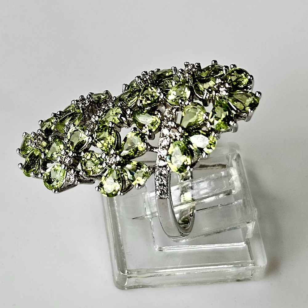 Genuine Peridot Elongated Cluster Ring In Sterling Silver Size 6! - Picture 6 of 6